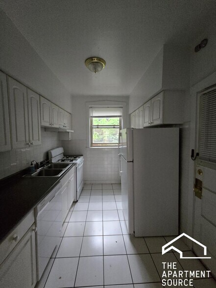 Building Photo - 828 Reba Pl
