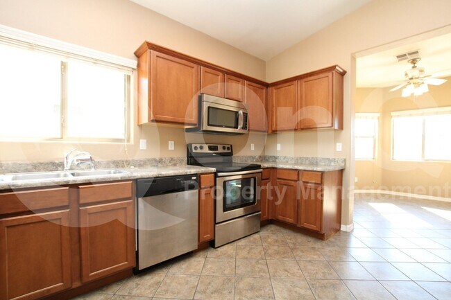 Building Photo - 12238 W Ironwood St