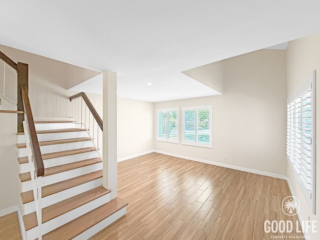 Building Photo - Modern 3BD/1.5BA Townhome in Tierrasanta with Kitchen Island, Private Yard, Pool & Tennis Court