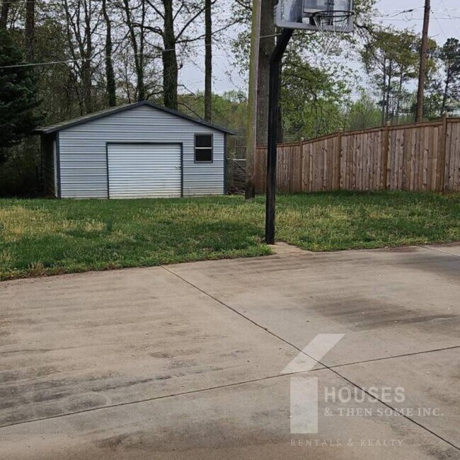 Building Photo - 423 Rollingwood Dr