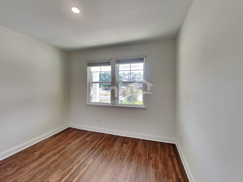 Building Photo - 12622 Forest Ln