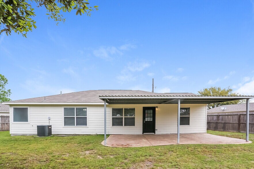 Building Photo - 16096 Sun View Ln