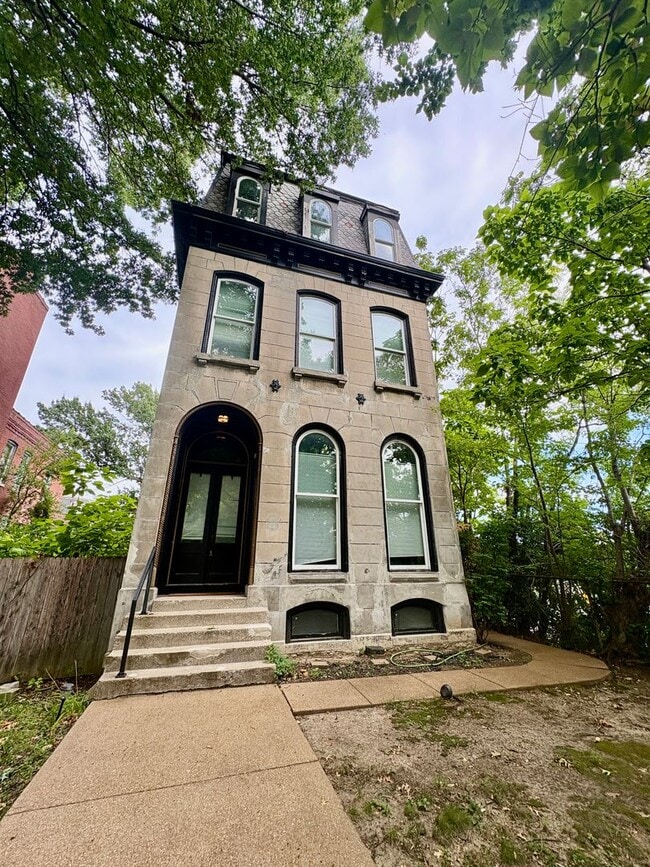 Building Photo - 1736 Nicholson Pl