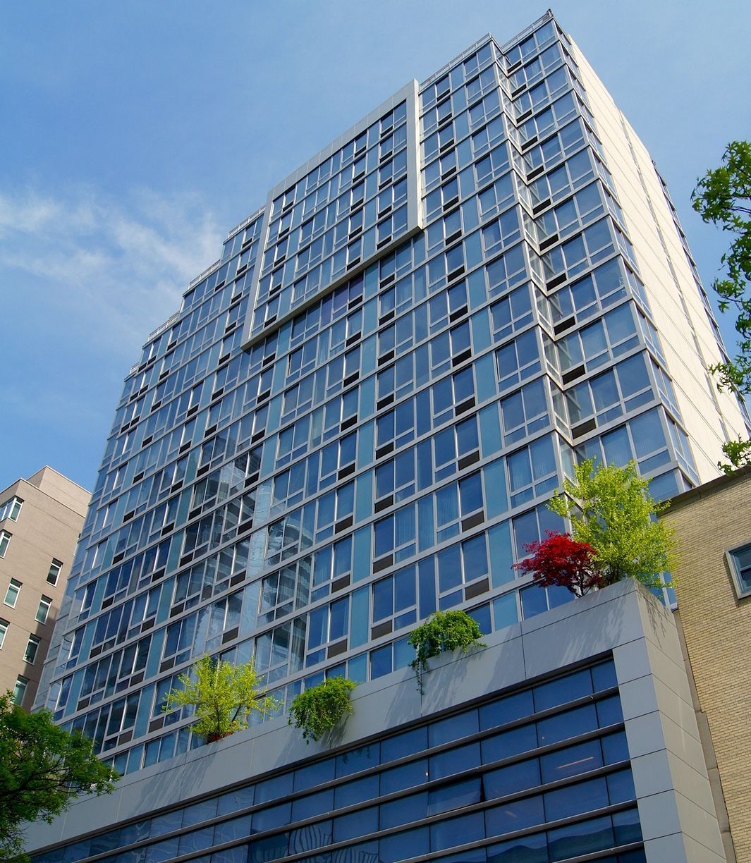 Building Photo - 225 W 60th St