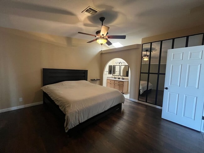 Building Photo - 3BR/3BA – Quiet Cul-de-Sac – Backs to Wash