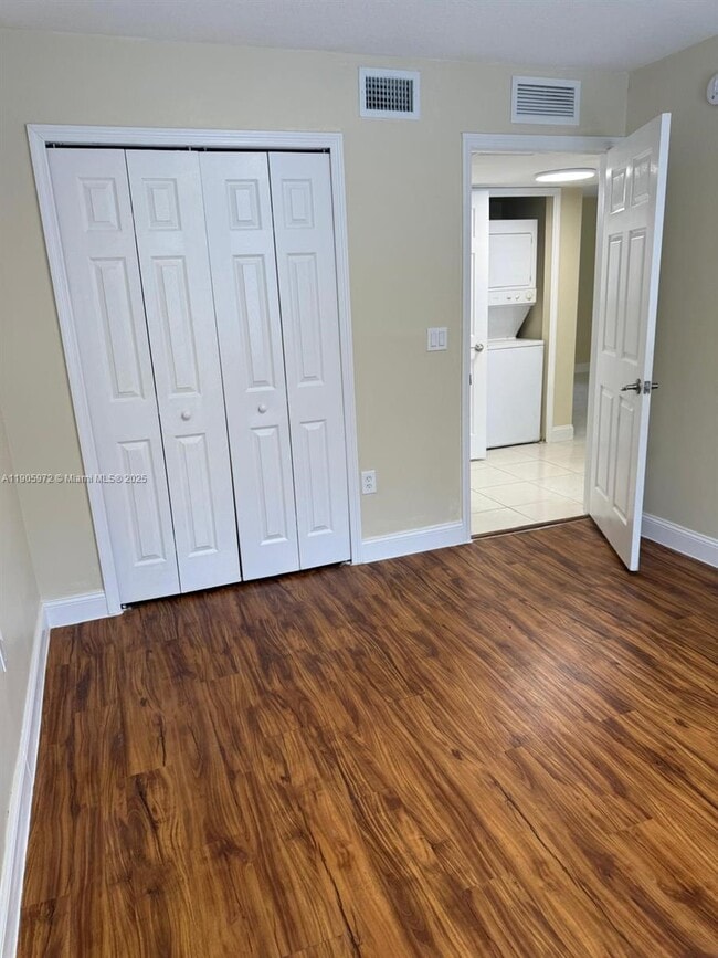 Building Photo - 1261 SE 31st Ct