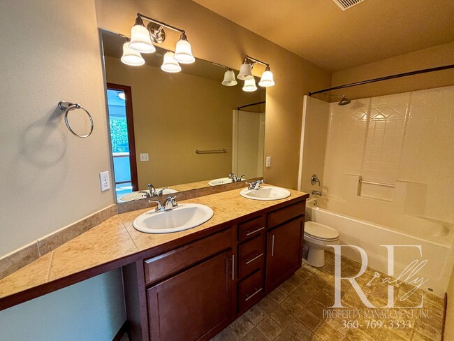 Building Photo - Spacious 3-Bedroom Home in Desirable Manet...