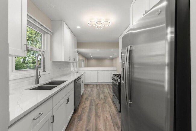 Building Photo - 1057 Bothwell Cir