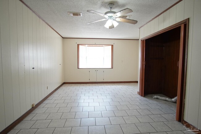 Building Photo - 6498 Colonial Dr