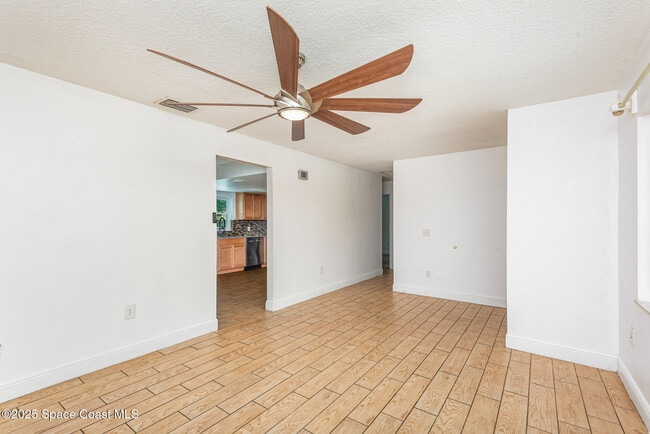 Building Photo - 986 Sycamore Dr