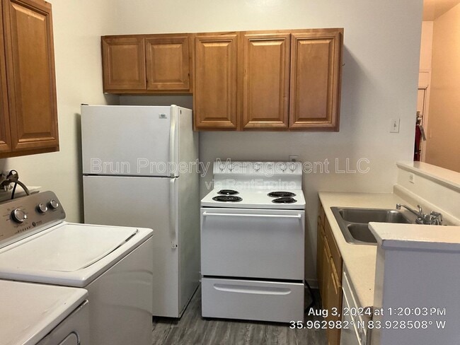 Building Photo - 1206 Forest Ave