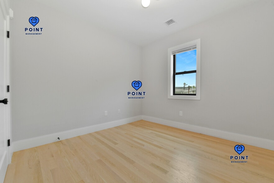 Building Photo - 516 Sumner St