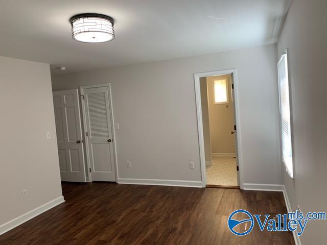 Building Photo - 301 Longwood Dr SW