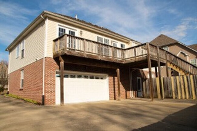 Building Photo - 514 Winding Bluff Way