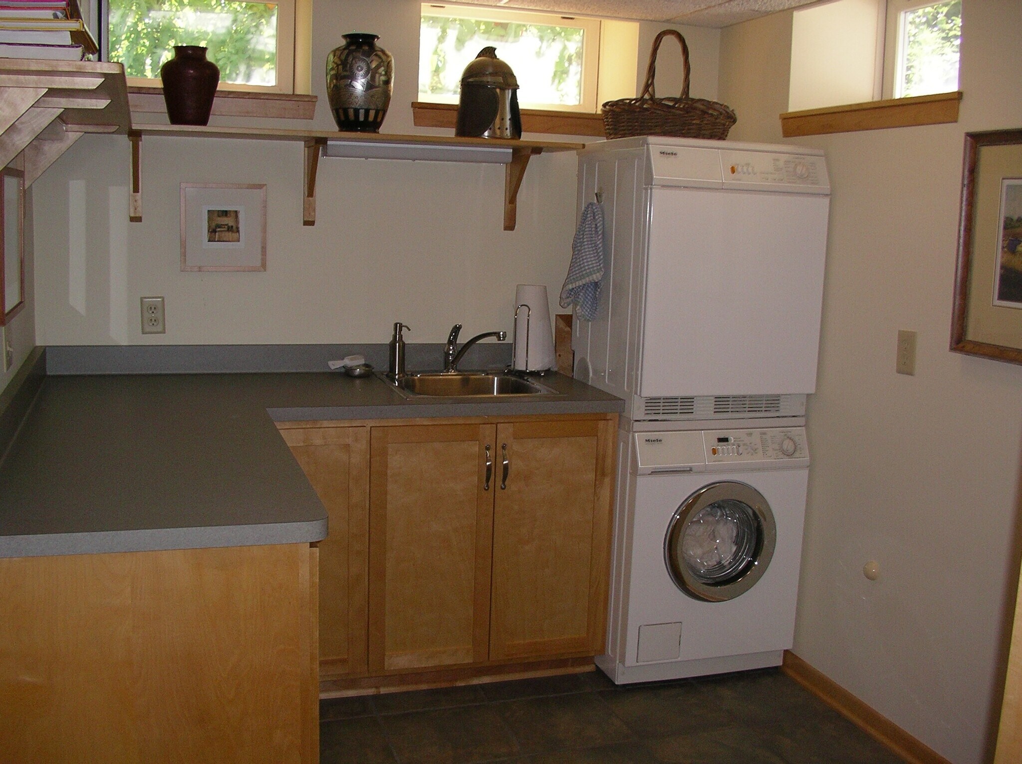 Building Photo - 2261 Scudder Street
