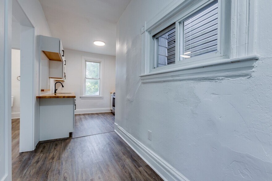 Building Photo - 623 Lillian St