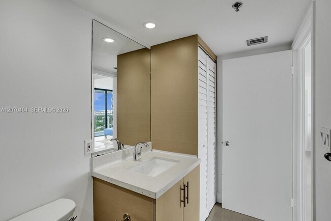 Building Photo - 20515 E Country Club Dr