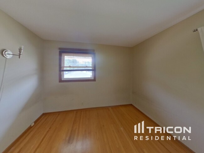 Building Photo - 2660 Roth Pl