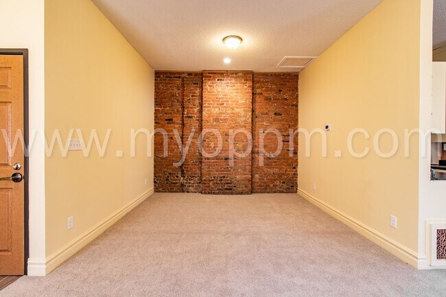 Building Photo - 1146 S 32nd St