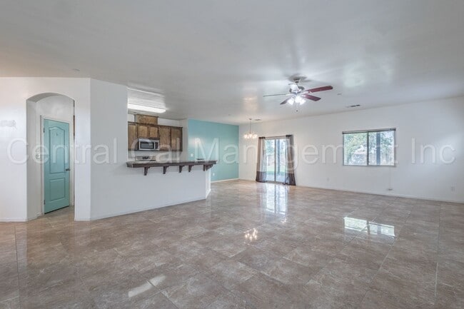 Building Photo - 4 Bedroom, 2 Bath Home - $2450 per month!