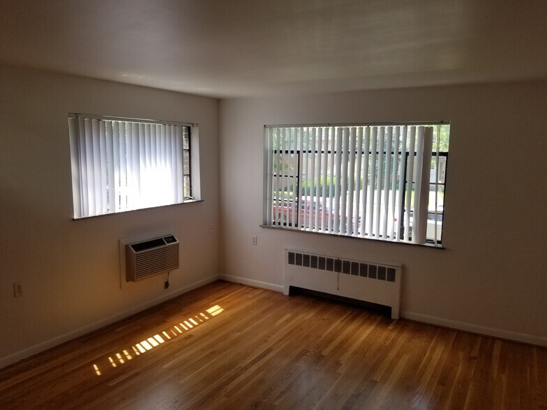 Building Photo - 6118 Dryden Ave