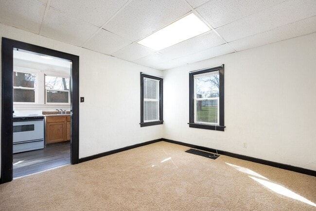 Building Photo - Trail St 223-225 W