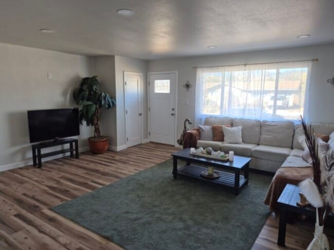 Building Photo - Single Family Home