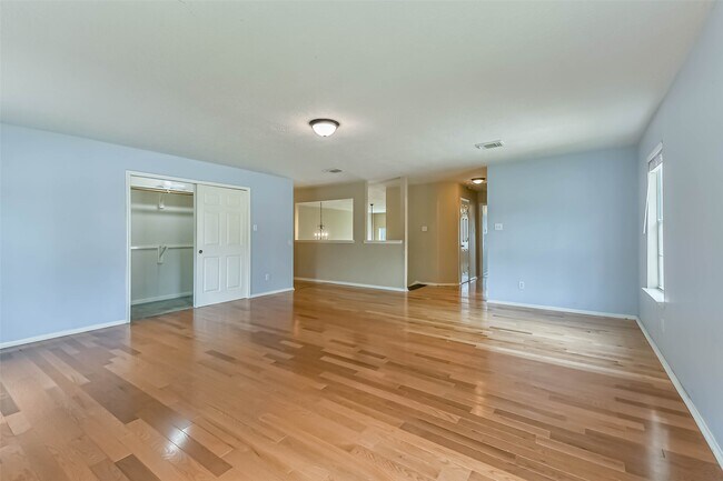 Building Photo - 8511 Cross Country Dr
