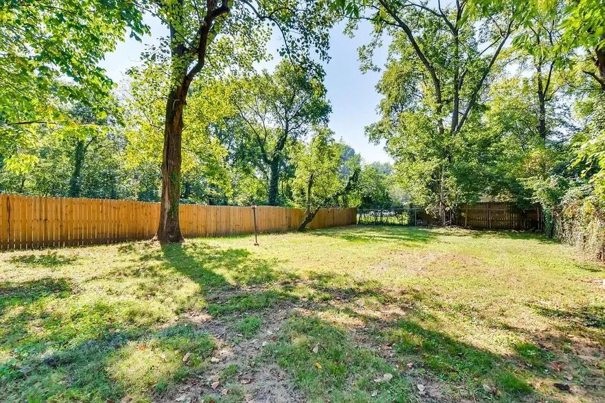 Building Photo - 1110 Chester Ave