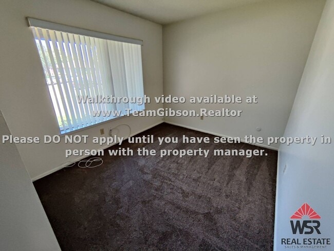 Building Photo - 3 Bedroom, 2 Bathroom Condo W/ 2 Car Garage