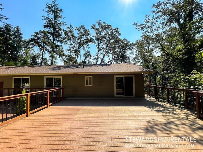 Building Photo - 1800 Sylvan St