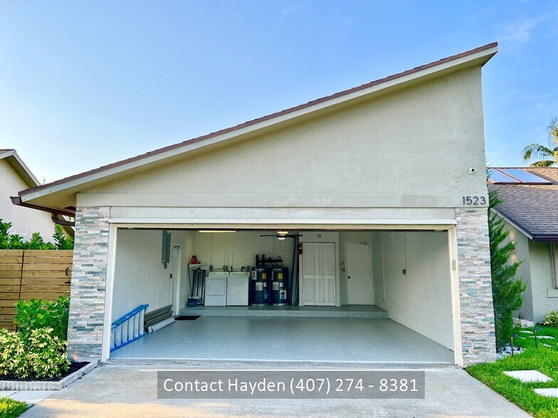 Garage - 1523 Gallinule Dr