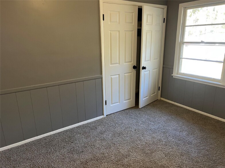 Building Photo - 3653 Cloverdale Rd