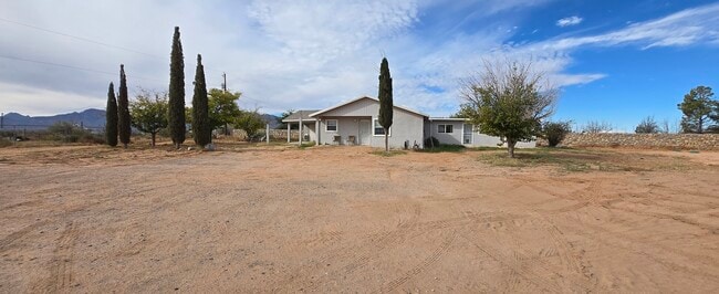 Building Photo - 348 Oasis Dr
