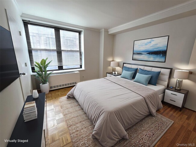 Building Photo - 201 W 74th St