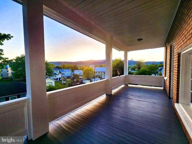 Building Photo - 515 Fourth St