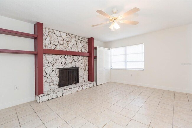 Building Photo - 8253 Redfield Dr
