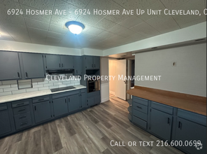 Building Photo - Newly Renovated Cleveland Duplex