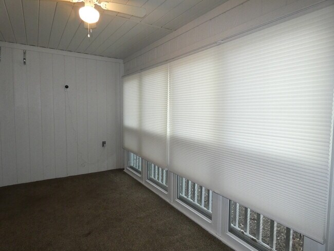 Building Photo - Beautiful Condo in Gladstone, MO