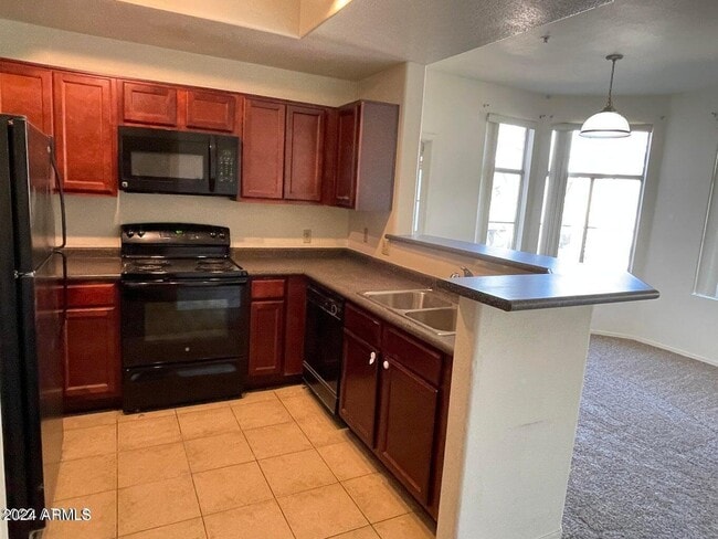 Building Photo - 3830 E Lakewood Pkwy W