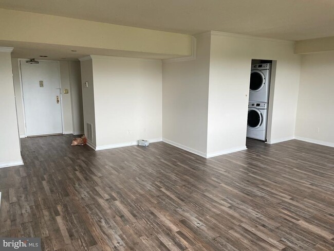 Building Photo - 3713 S George Mason Dr