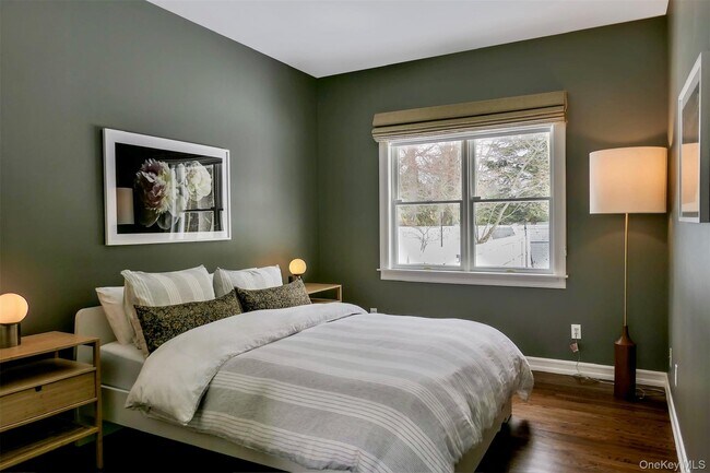 Building Photo - 70 S Country Rd