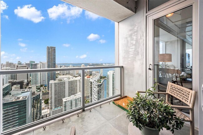 Building Photo - 1425 Brickell Ave
