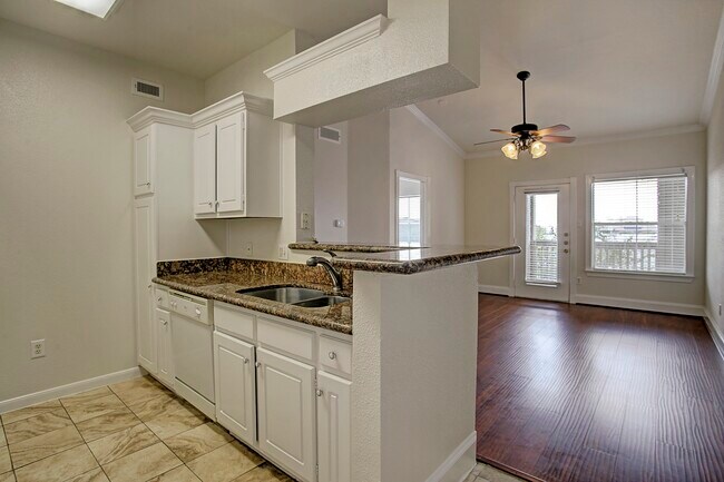 Building Photo - 1330 Old Spanish Trl