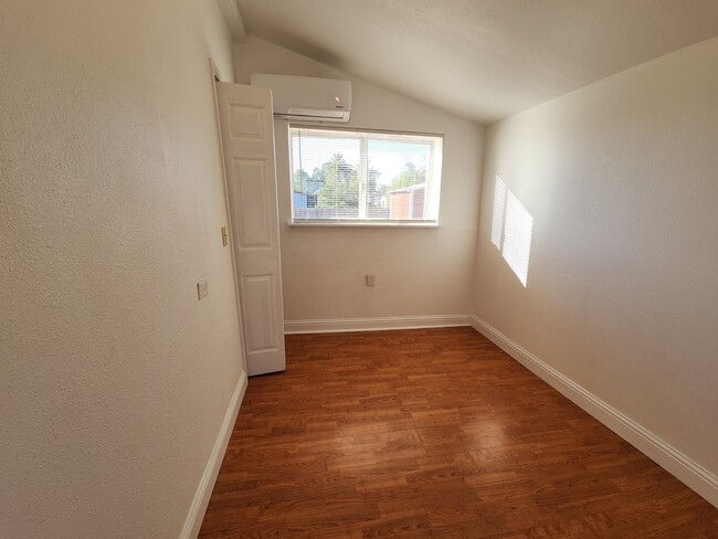 Building Photo - 9411 Windmill St