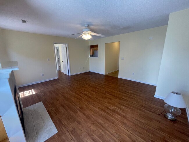 Building Photo - Nice Brick 3/2 House in Garden Lakes- $1,495