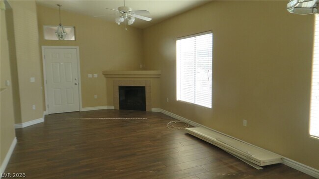 Building Photo - 2305 W Horizon Ridge Pkwy