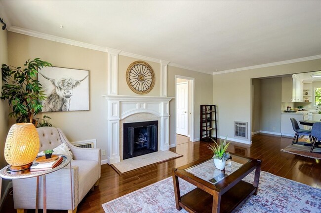 Building Photo - 250 Chilpancingo Pkwy