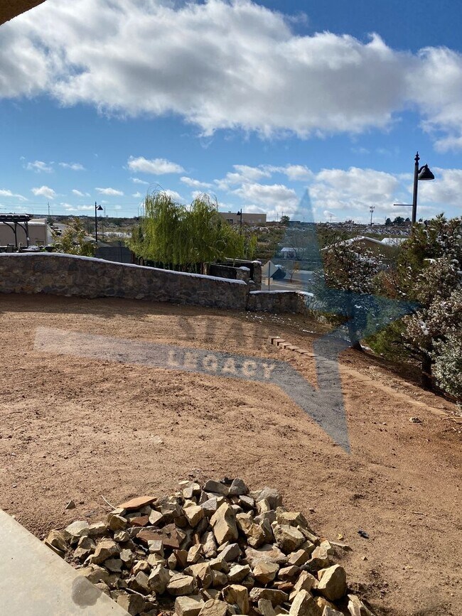 Building Photo - Southwestern Beauty- Excellent location