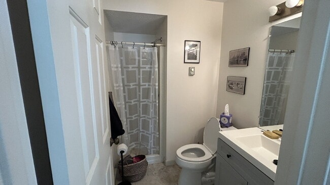 Building Photo - Fully Furnished 2BR/2BA Condo in Old Orcha...